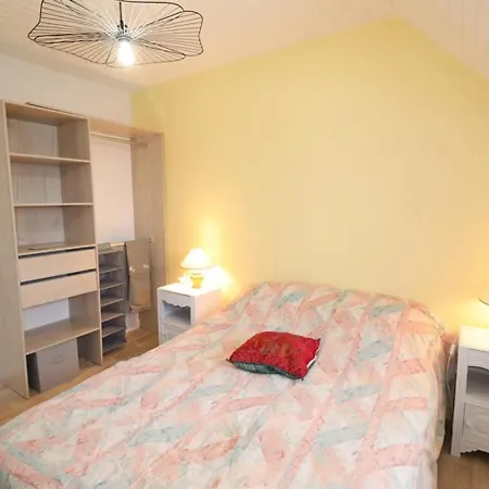 Maison Renovee Avec Cour, Terrasse Et Garage Pres Du Parc Des Volcans D'auvergne - Fr-1-742-265 Holiday home *