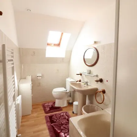 Maison Renovee Avec Cour, Terrasse Et Garage Pres Du Parc Des Volcans D'auvergne - Fr-1-742-265 Holiday home