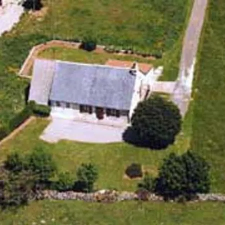Maison Renovee Avec Cour, Terrasse Et Garage Pres Du Parc Des Volcans D'auvergne - Fr-1-742-265