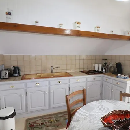 Maison Renovee Avec Cour, Terrasse Et Garage Pres Du Parc Des Volcans D'auvergne - Fr-1-742-265 * Le Monteil (Cantal)