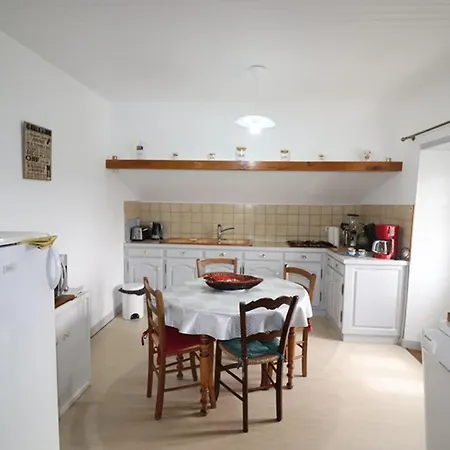 Dom wakacyjny Maison Renovee Avec Cour, Terrasse Et Garage Pres Du Parc Des Volcans D'auvergne - Fr-1-742-265 *