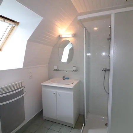 Maison Renovee Avec Cour, Terrasse Et Garage Pres Du Parc Des Volcans D'auvergne - Fr-1-742-265