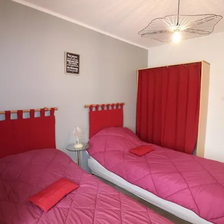Maison Renovee Avec Cour, Terrasse Et Garage Pres Du Parc Des Volcans D'auvergne - Fr-1-742-265 Dom wakacyjny *