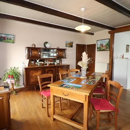 Maison Renovee Avec Cour, Terrasse Et Garage Pres Du Parc Des Volcans D'auvergne - Fr-1-742-265 Le Monteil (Cantal)