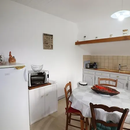 Maison Renovee Avec Cour, Terrasse Et Garage Pres Du Parc Des Volcans D'auvergne - Fr-1-742-265 Holiday home *
